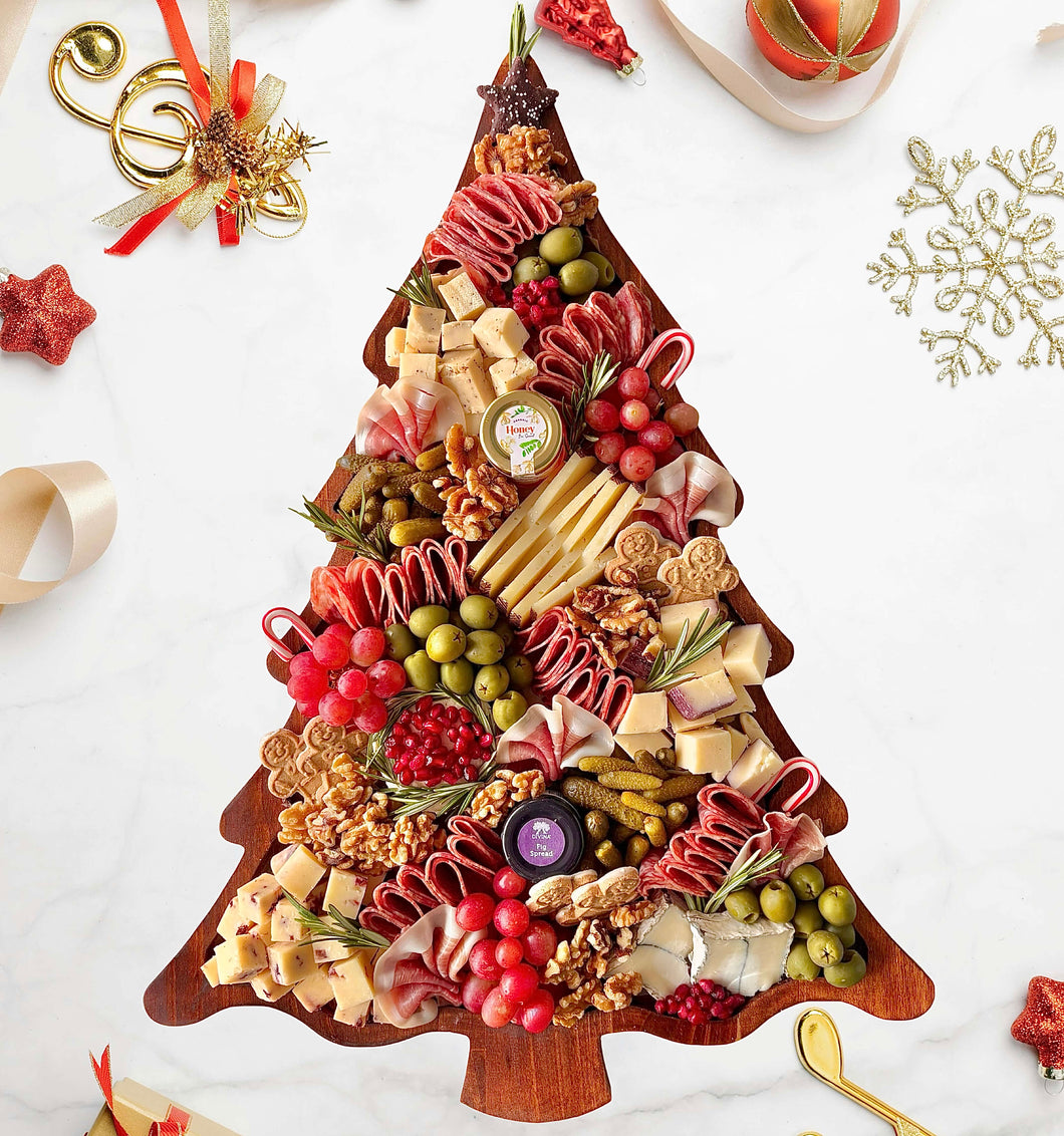 Christmas Tree Charcuterie      Custom Wood Board